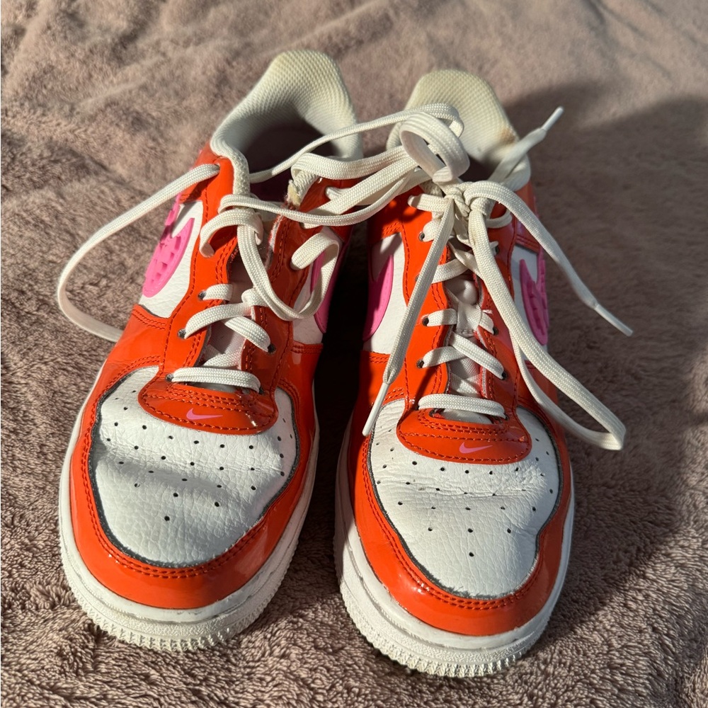 Nike womens airforce 1 valentines